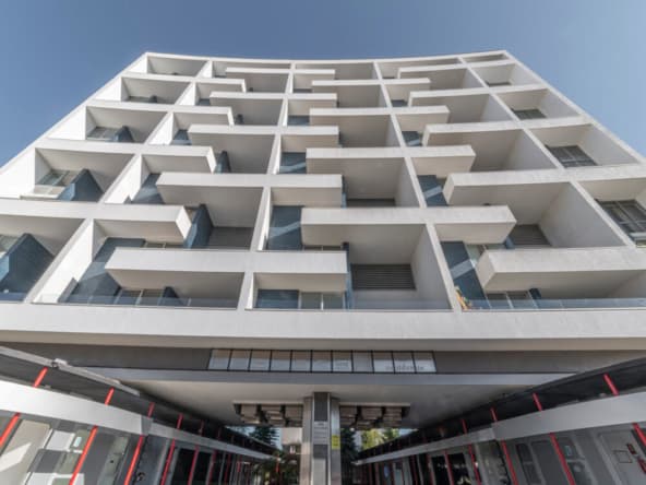 Trilocale con terrazzo in Corso Peschiera